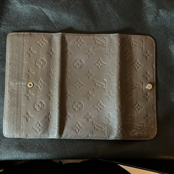 LV Wallet - Picture 13 of 14